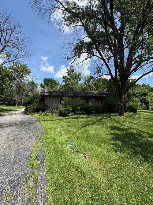 21 Balcon Est, Creve Coeur, MO, 63141-8605 | Card Image