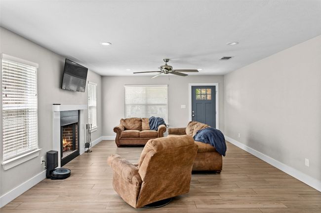 311 E Galveston St, House other with 3 bedrooms, 2 bathrooms and null parking in Giddings TX | Image 10