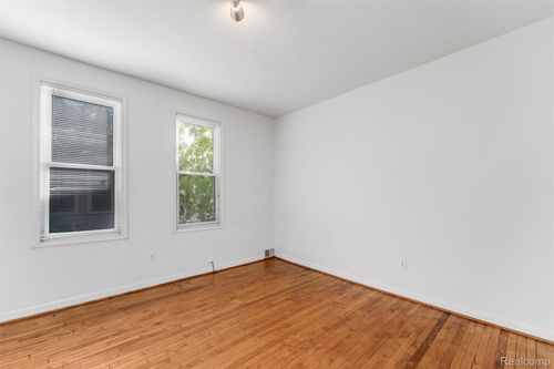 223 E Oakridge St, Ferndale, MI, 48220-3731 | Card Image