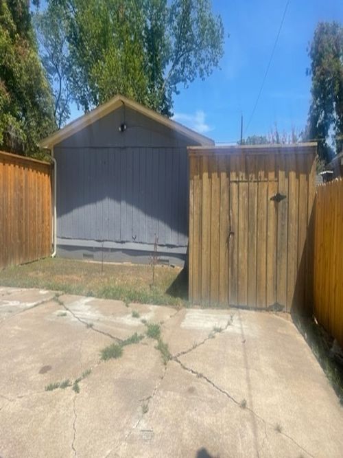 424 Mount Auburn Ave, Dallas, TX, 75223-1522 | Card Image