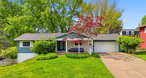 1612 Derwen Dr, Iowa City, IA, 52246-4923 | Card Image