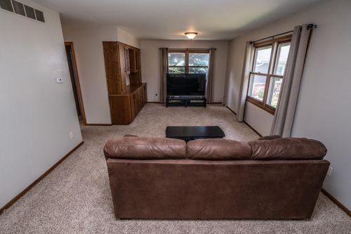 1925 Hilltop Dr, West Bend, WI, 53095-2959 | Card Image