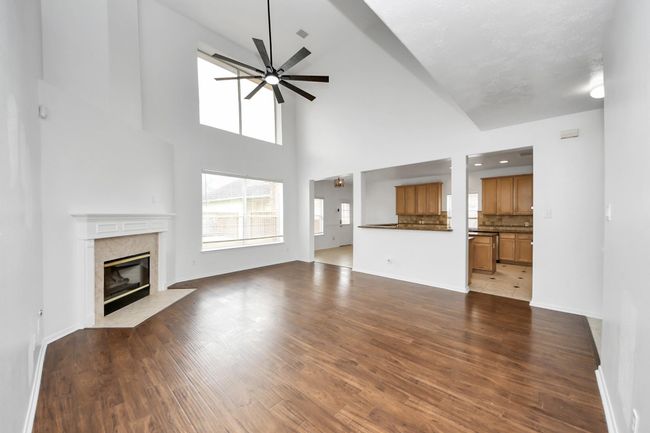 1605 Spring Glen Ln, House other with 5 bedrooms, 4 bathrooms and 2 parking in Pearland TX | Image 10