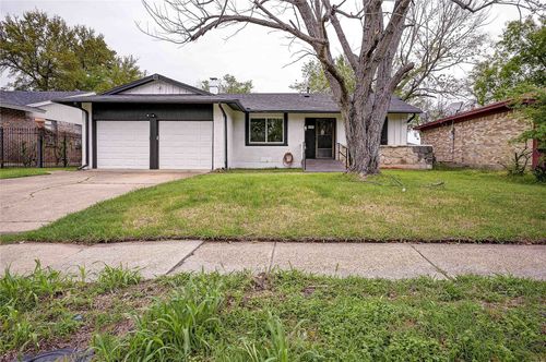 9521 Crestshire Dr, Dallas, TX, 75227-8131 | Card Image