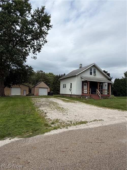 3857 Violand St, Louisville, OH, 44641-9452 | Card Image