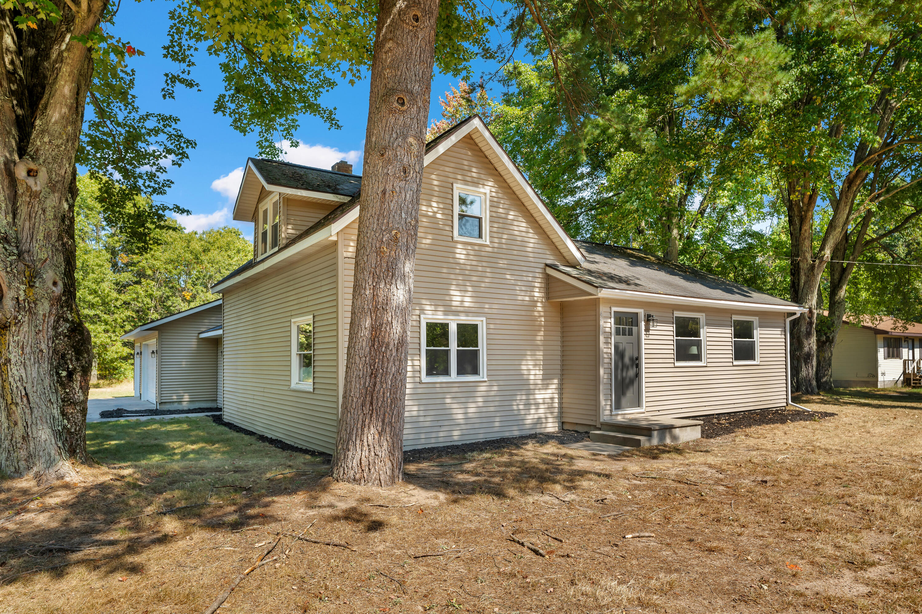Duck Lake Rd, Whitehall, MI 49461