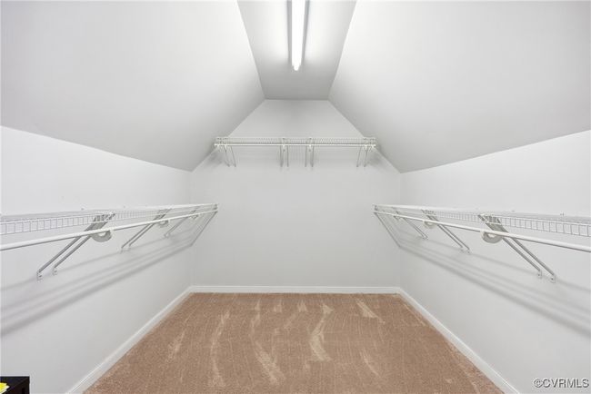 You will love the space in this walk in closet! | Image 29