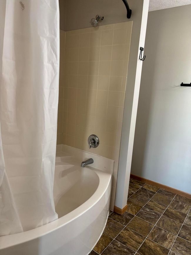 469 Lilyfield Ln, House other with 3 bedrooms, 3 bathrooms and null parking in Galloway OH | Image 36