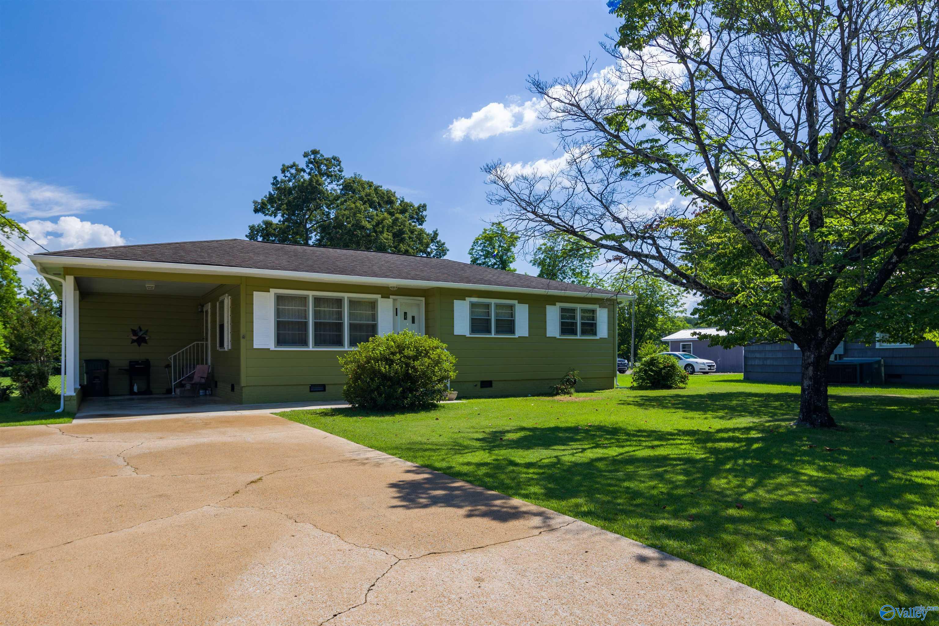 Cecil St, Scottsboro, AL 35768