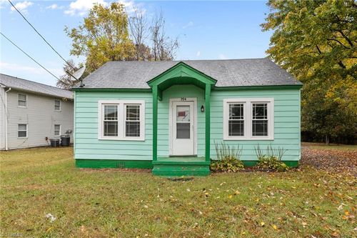 324 W Starmount Ave, Liberty, NC, 27298-8468 | Card Image