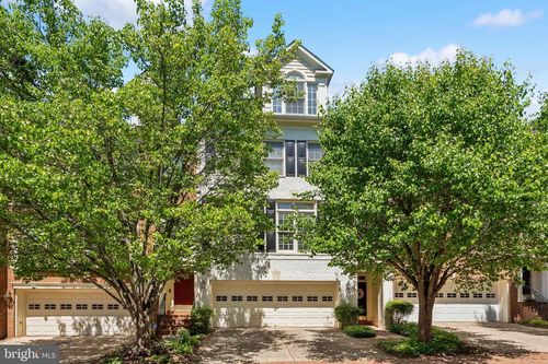 7489 Carriage Hills Dr, MCLEAN, VA, 22102-2946 | Card Image