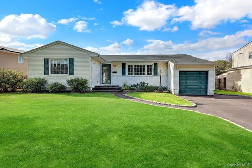 3 Daniel Drive, Oyster Bay, NY, 11735 | Card Image