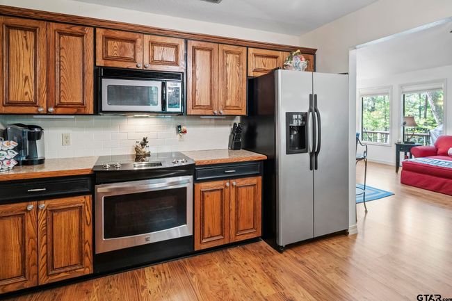 944 Clear Water Trl, House other with 3 bedrooms, 2 bathrooms and null parking in Holly Lake Ranch TX | Image 13