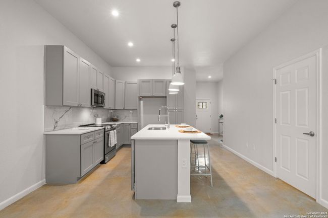 3 - 1002 Morningside Dr, Townhouse with 3 bedrooms, 3 bathrooms and null parking in Terrell Hills TX | Image 9