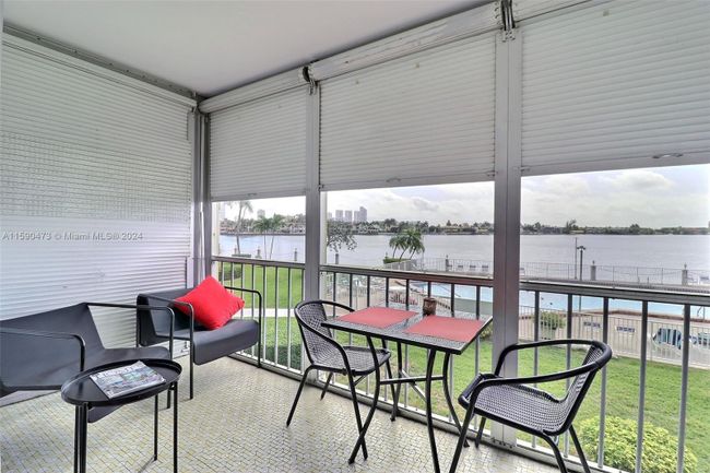 R209 - 3010 Marcos Dr, Condo with 1 bedrooms, 1 bathrooms and null parking in Aventura FL | Image 4