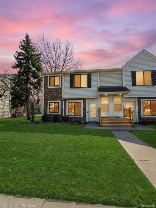 16-17438 Utica Oaks Ln, Roseville, MI, 48066-7735 | Card Image