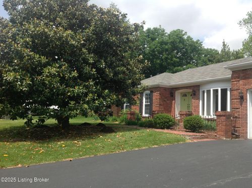11207 Darlington Pl, Louisville, KY, 40243-1204 | Card Image