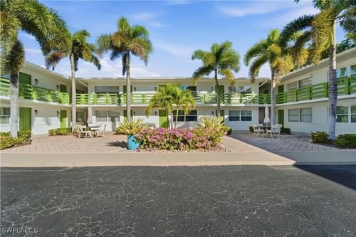 apt-2-975 9th Ave S, NAPLES, FL, 34102-8229 | Card Image