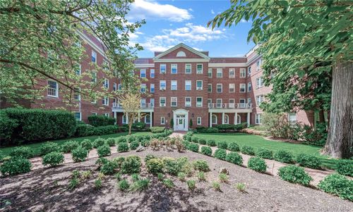 3n-90 Knightsbridge Rd, Great Neck, NY, 11021-4530 | Card Image