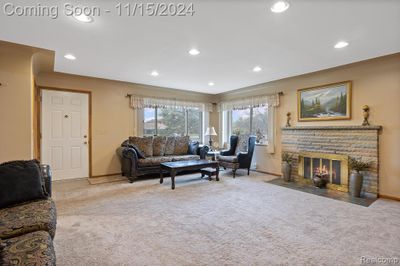 18540 W 9 Mile Road, Home with 3 bedrooms, 2 bathrooms and null parking in Southfield MI | Image 2