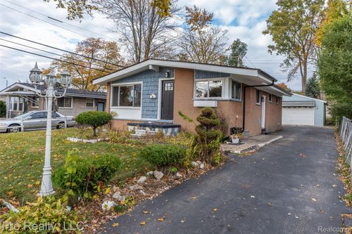 399 Boyd St, Pontiac, MI, 48342-1923 | Card Image