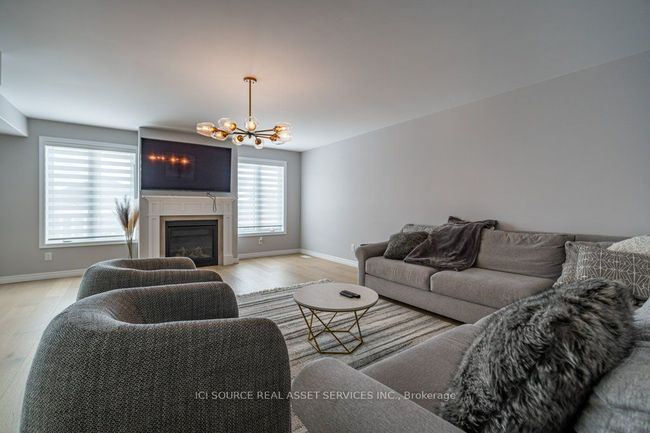 A - 505 Av Clayton, House other with 4 bedrooms, 4 bathrooms and 2 parking in Peterborough ON | Image 7
