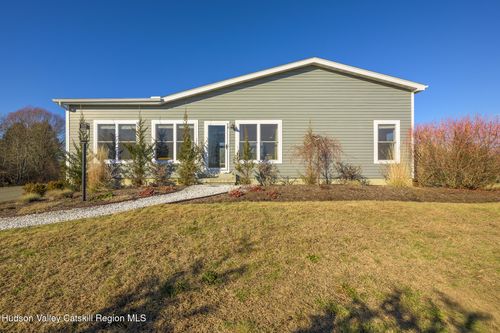 16 Lucas Ln, Hudson, NY, 12534-4084 | Card Image