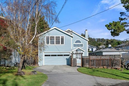 622 Avenue Balboa, El Granada, CA, 94018-8199 | Card Image