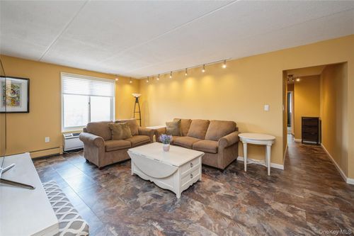 4c-135 Post Avenue, Hempstead, NY, 11590 | Card Image