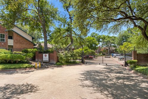 221-8601 Park Ln, Dallas, TX, 75231-1303 | Card Image