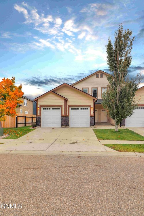 718 40th St E, Williston, ND, 58801-3266 | Card Image