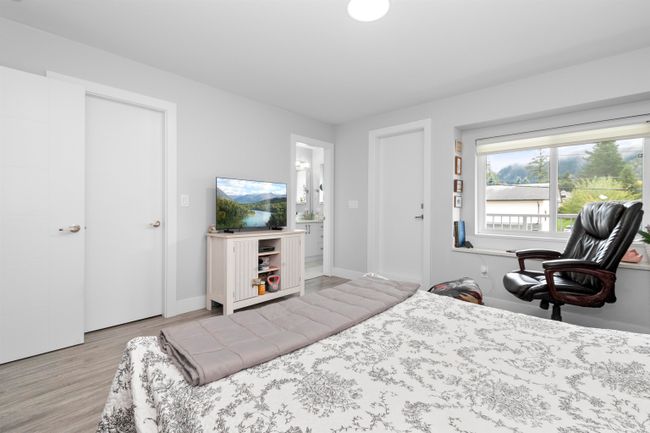 545 Douglas Street, House other with 5 bedrooms, 4 bathrooms and 2 parking in Hope BC | Image 9