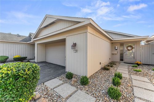 17289 Akita Ct, Strongsville, OH, 44136-4301 | Card Image