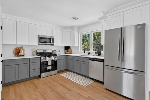 31 Tucker St, Warwick, RI, 02886-0785 | Card Image