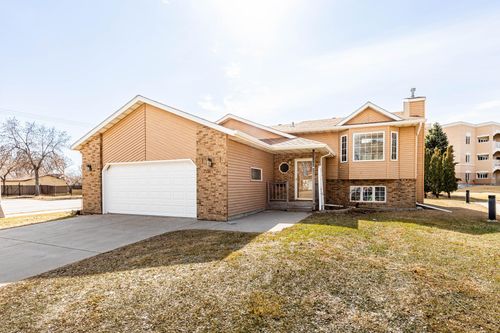 61 Fremont Dr S, Fargo, ND, 58103-5058 | Card Image