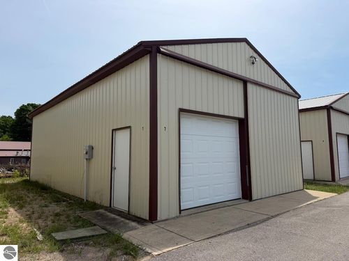 6173 Shanty Creek Rd, Bellaire, MI, 49615-8938 | Card Image