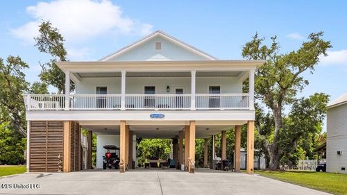 139 Hartsie Dr, Waveland, MS, 39576-4107 | Card Image