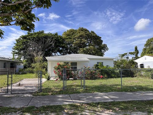 2481 Nw 154th St, Miami Gardens, FL, 33054-2744 | Card Image