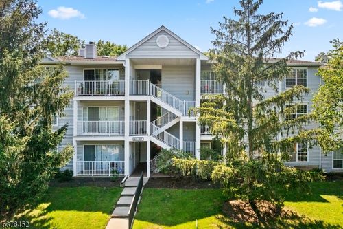75 Rachel Ct, FRANKLIN PARK, NJ, 08823-1543 | Card Image