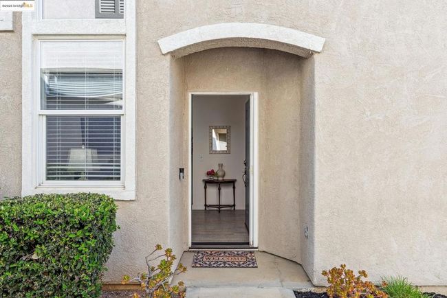 664 Prince Albert Way, Home with 2 bedrooms, 2 bathrooms and 1 parking in Brentwood CA | Image 10