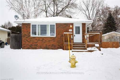 108 Strathcona Dr, North Bay, ON, P1A2N3 | Card Image