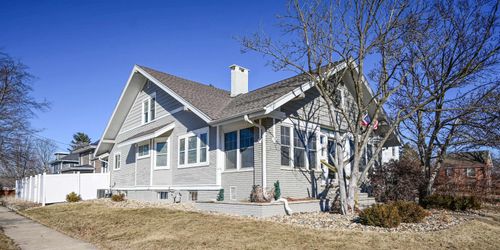 800 E Main St, Manchester, IA, 52057-1837 | Card Image