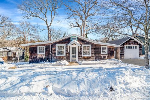 15 Ridge Ln, Miller Place, NY, 11764-1402 | Card Image