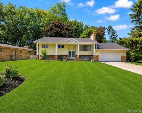 38185 Willowmere St, Harrison Township, MI, 48045-5328 | Card Image