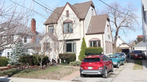 33-35 150th Pl, Flushing, NY, 11354-3207 | Card Image