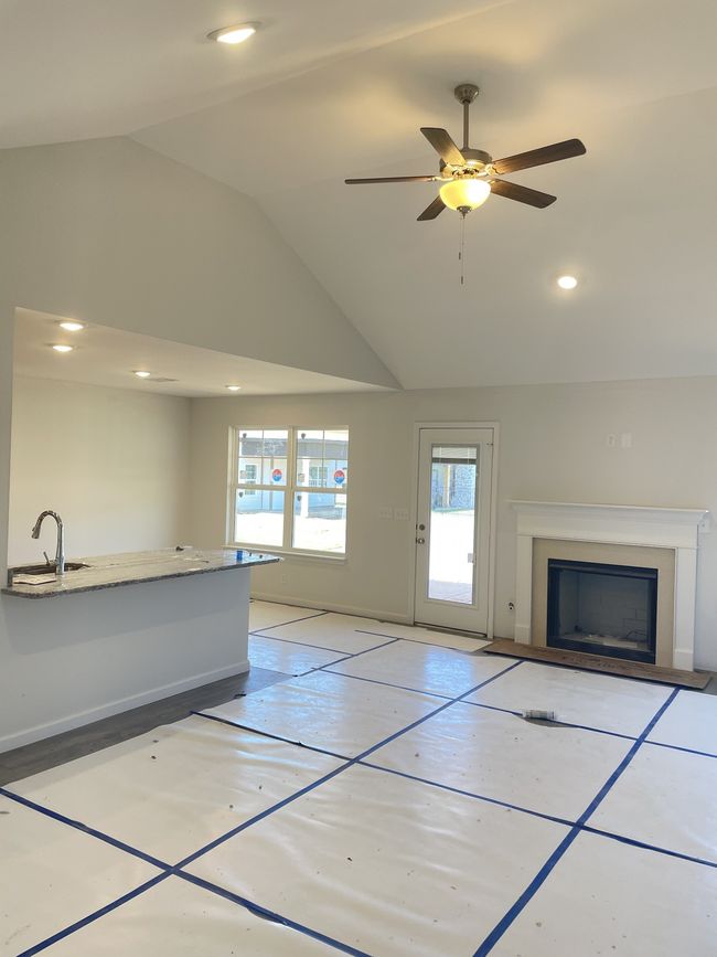Living room/ kitchen/ and dining area | Image 5