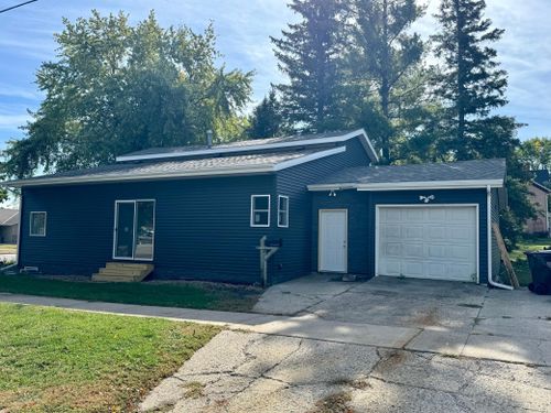 302 9th Street S, Olivia, MN, 56277 | Card Image