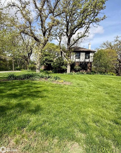 2822 Country Club Dr, Atlantic, IA, 50022-2537 | Card Image