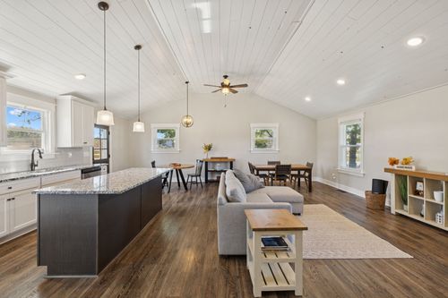 100 Tidwell St, Burns, TN, 37029-6257 | Card Image