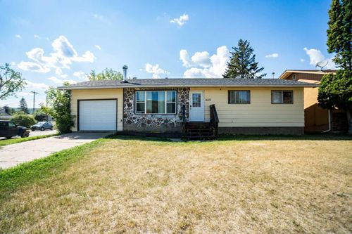8322 95 St, Peace River, AB, T8S1G1 | Card Image